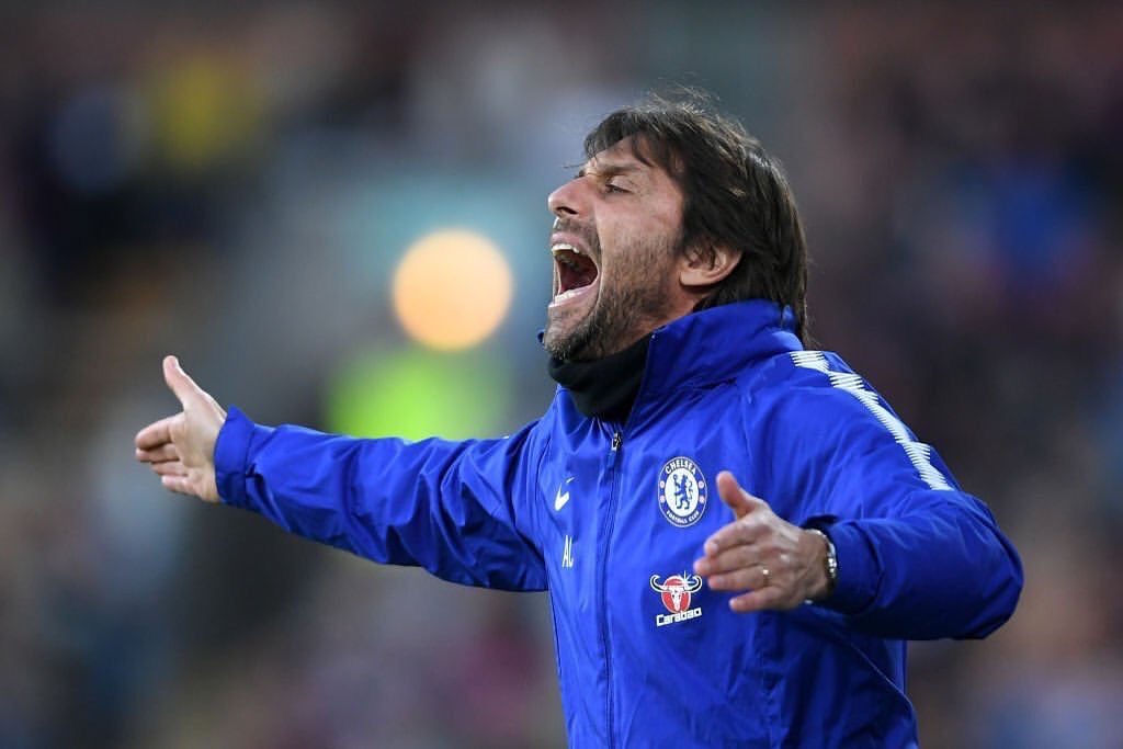 九游网站 -瓦伦西亚训练开放日,关键时刻调整名单引欢呼,欧冠在即,细节决定成败