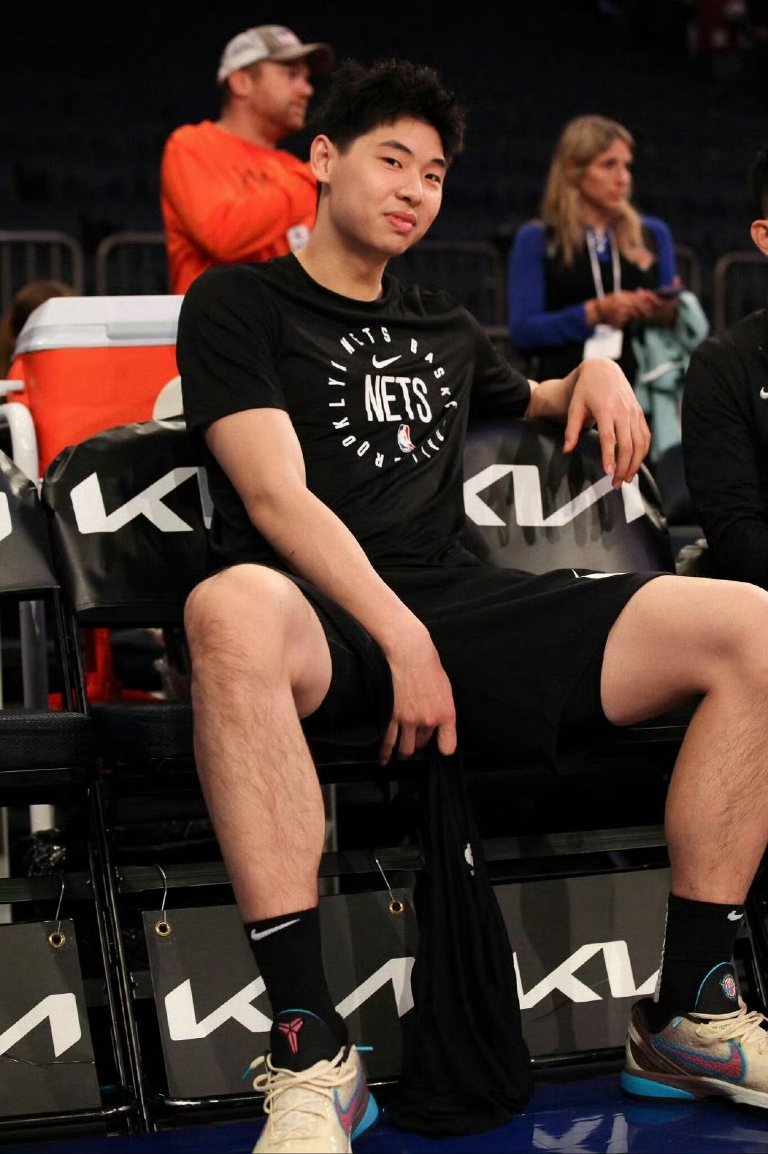 九游体育平台 -布鲁克林篮网训练开放日,关键时刻调整名单引欢呼,法国杯在即,资深球员宣示担当(布鲁克林篮网比赛过程简述)