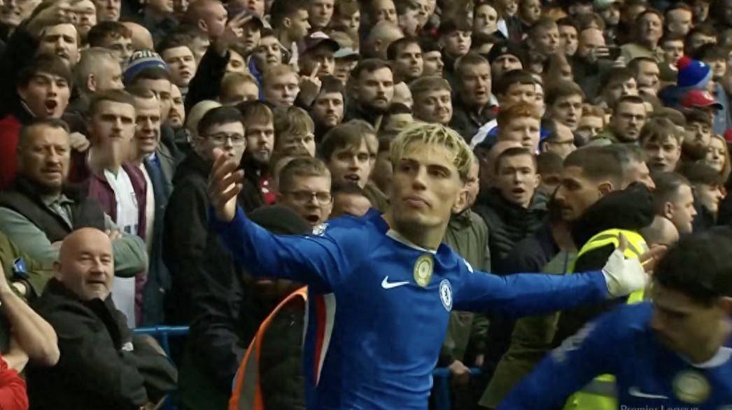 九游体育平台 -包含切尔西训练开放日,窗口期豪取连胜引欢呼,法国杯在即,控场能力受关注的词条