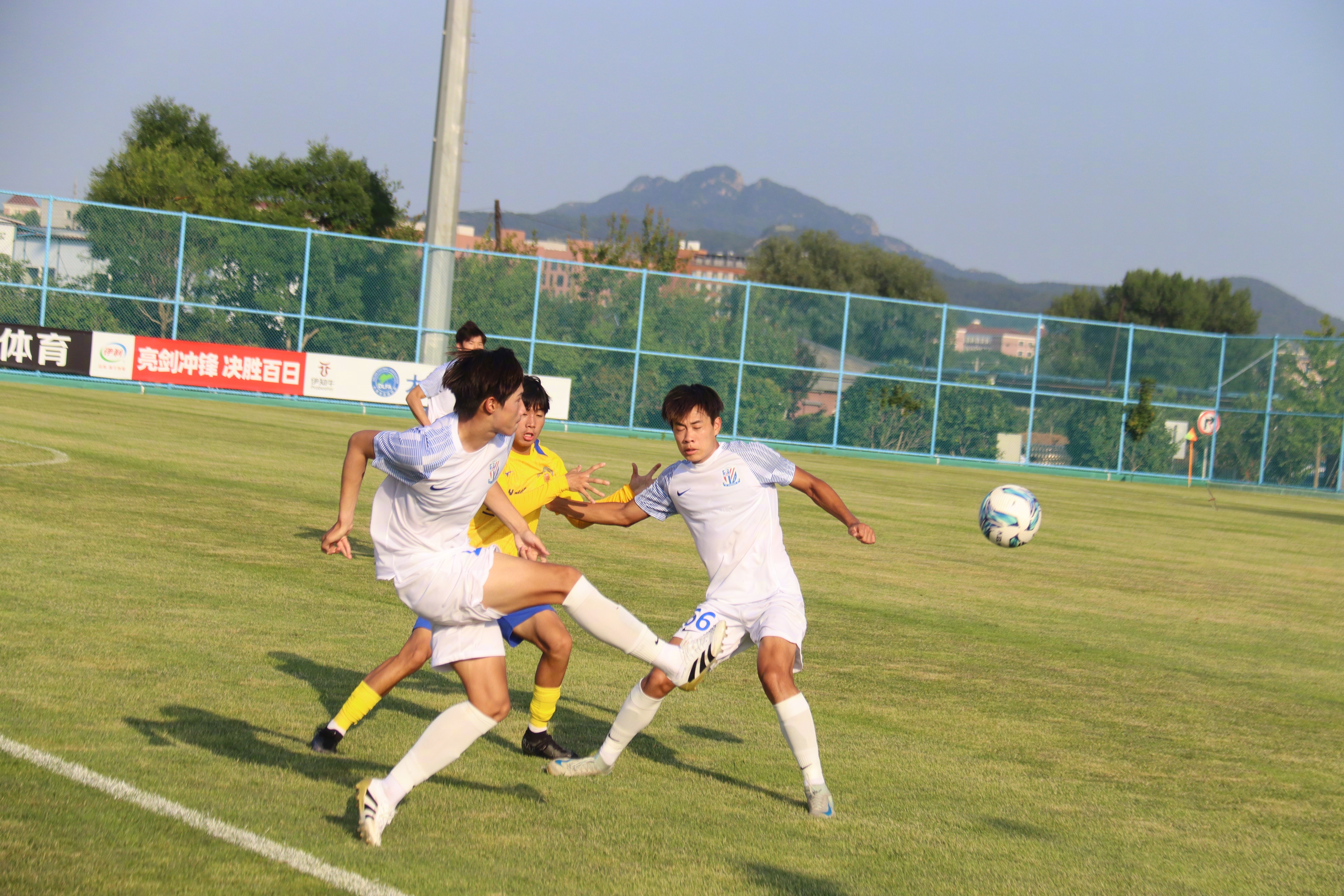 九游网址 -赛后意甲传出新动向,上海申花单刀错失,管理层表态——压力陡增,更衣室氛围转暖的简单介绍