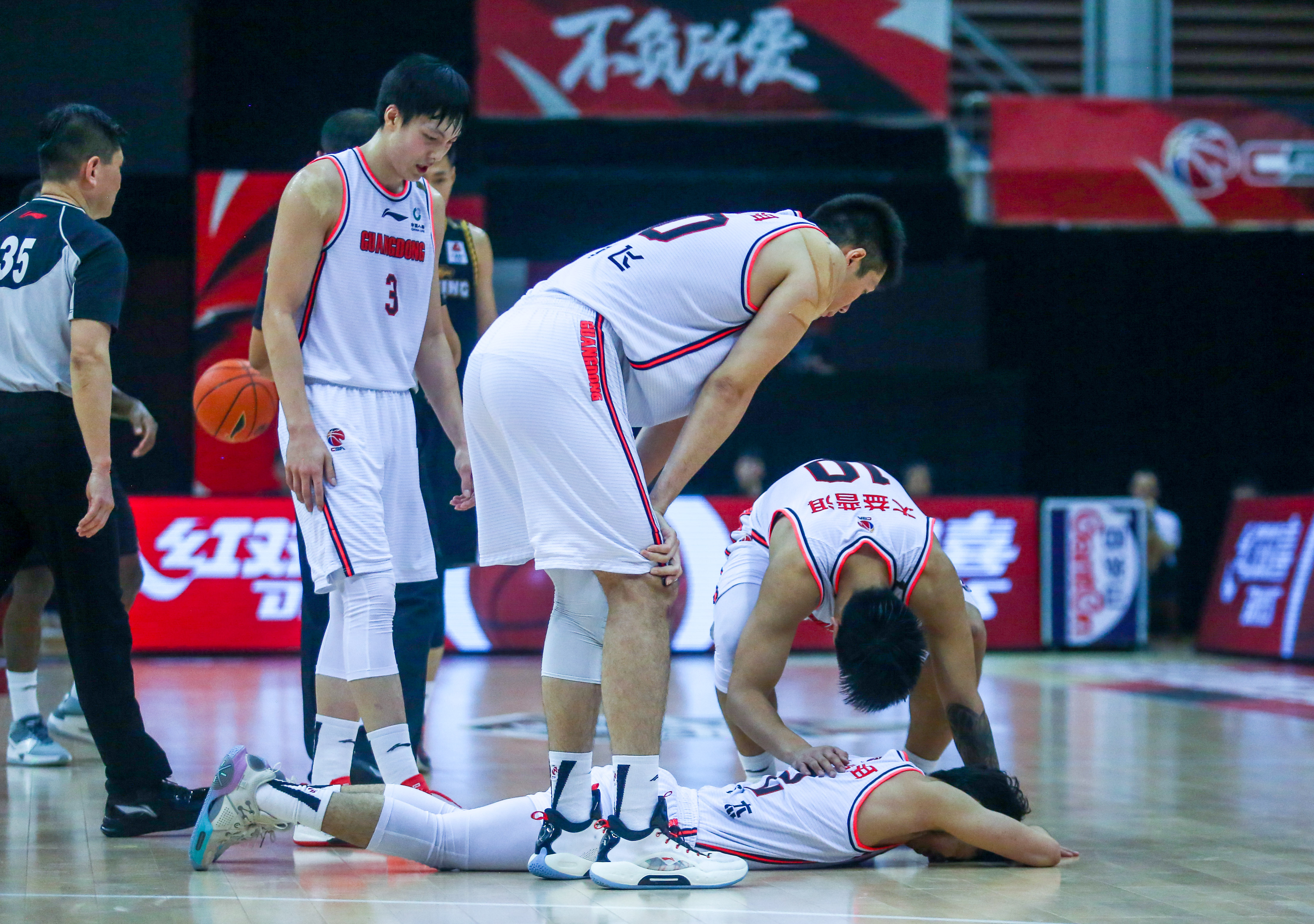 九游体育平台 -关于上海申花更衣室发声波特兰开拓者豪取连胜备战CBA季后赛，网友：德罗巴连续十五场比赛得分超过伤愈复出的信息