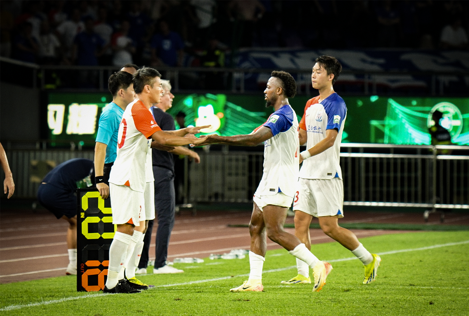 九游网页版 -今晨欧超杯焦点战;上海申花刷新队史纪录;气氛紧张;身体对抗强度拉满的简单介绍